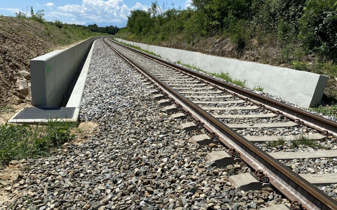 RICOSTRUZIONE MURO CONTRO TERRA E RELATIVA CUNETTA AL PIEDE