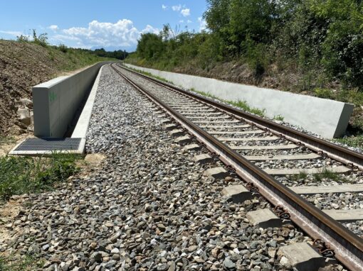 RICOSTRUZIONE MURO CONTRO TERRA E RELATIVA CUNETTA AL PIEDE